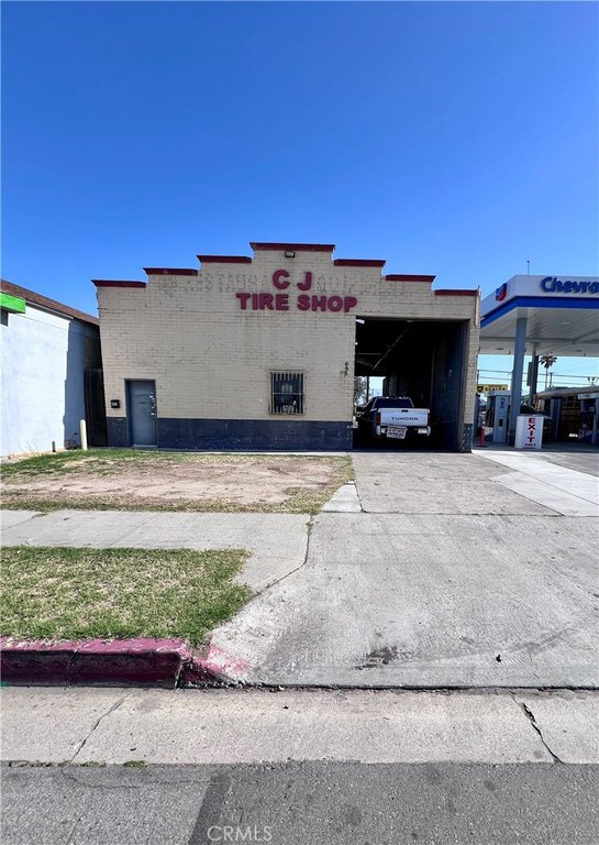 695 Vly Blvd, Colton, CA 92324-3121