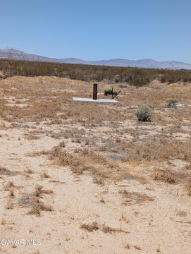 73.2 Acres in Llano, CA