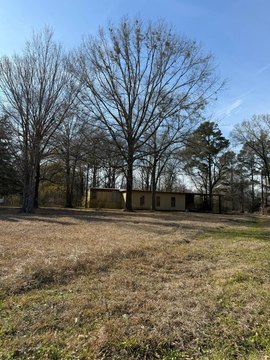 Corner Lot with Damaged Mobile