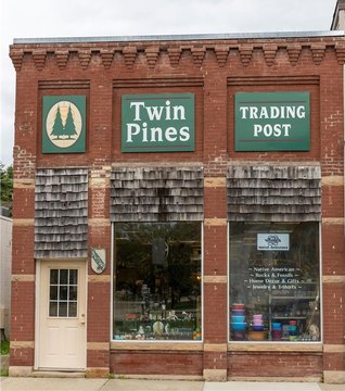 Charming Retail Space in Pequot