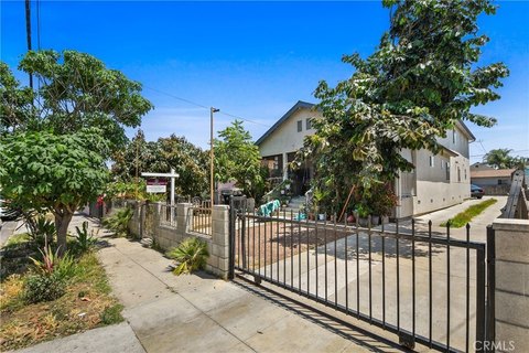 Duplex with Long Driveway Parking