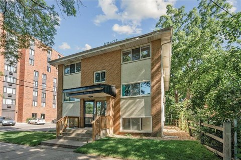 6-Unit Apartment Building