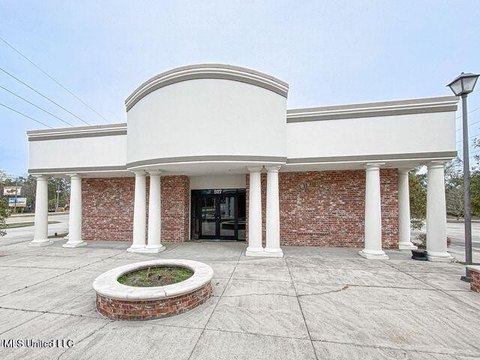 Adaptable Commercial Property, Waveland, MS
