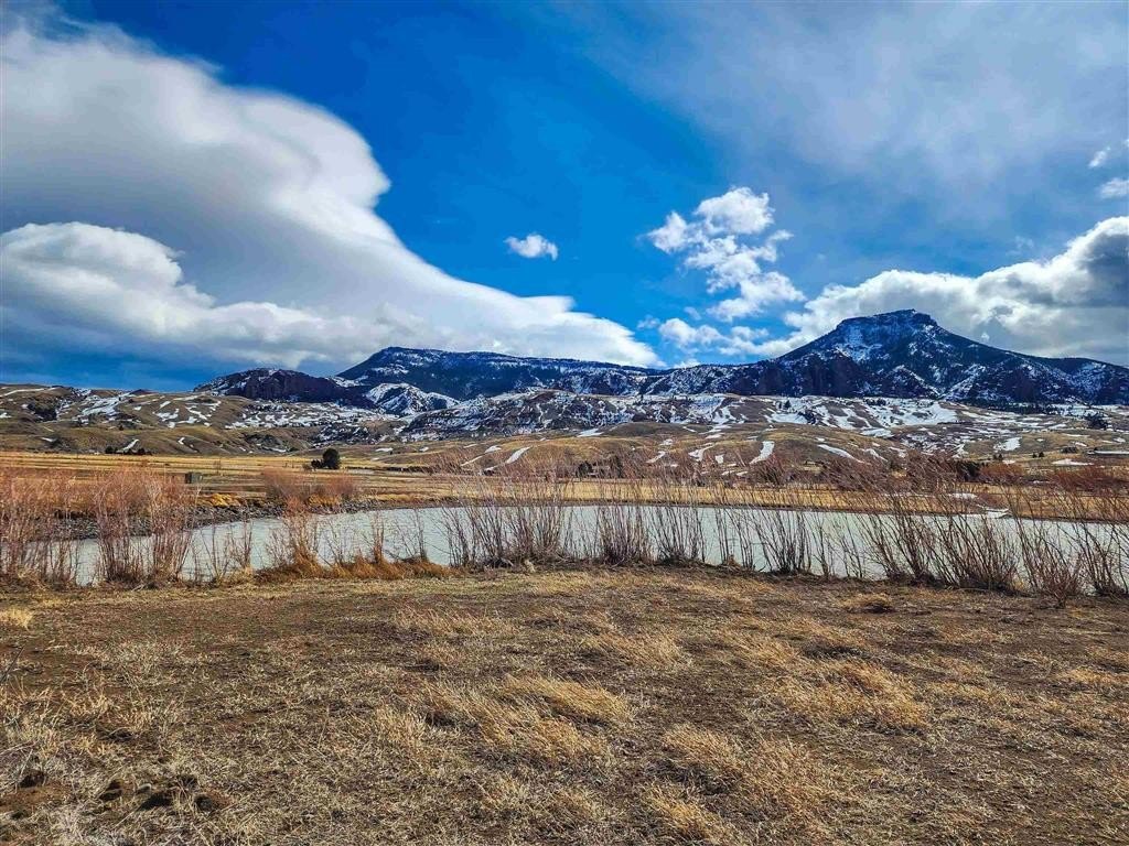 Land in Wapiti Valley, Cody