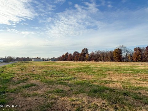 LAND - Chetopa, KS