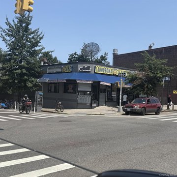 Laundromat Storefront Property