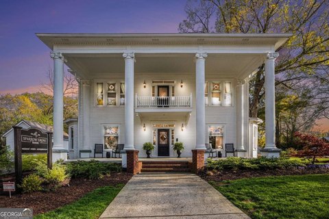 Historic Manor in Downtown Monroe