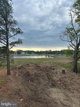 Land with Golf Course View
