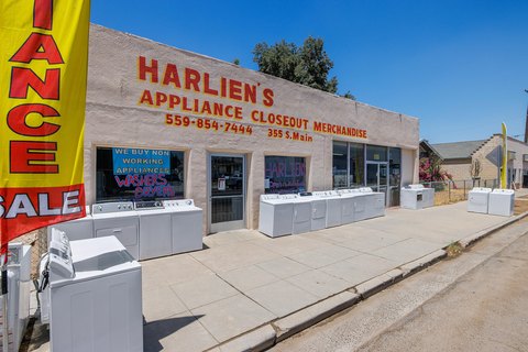Retail Building in Porterville, CA