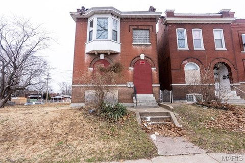 Vacant Duplex with Garage
