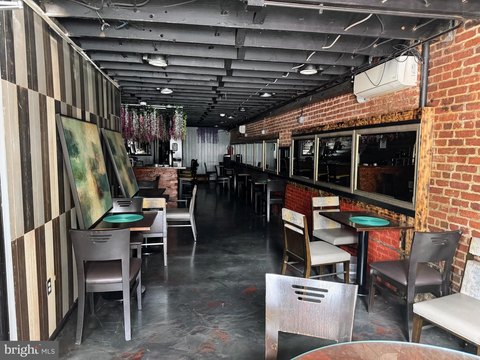 Restaurant/Bar Space Near Luxury Apartments
