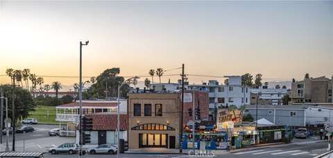 Renovated Playa del Rey Commercial Building