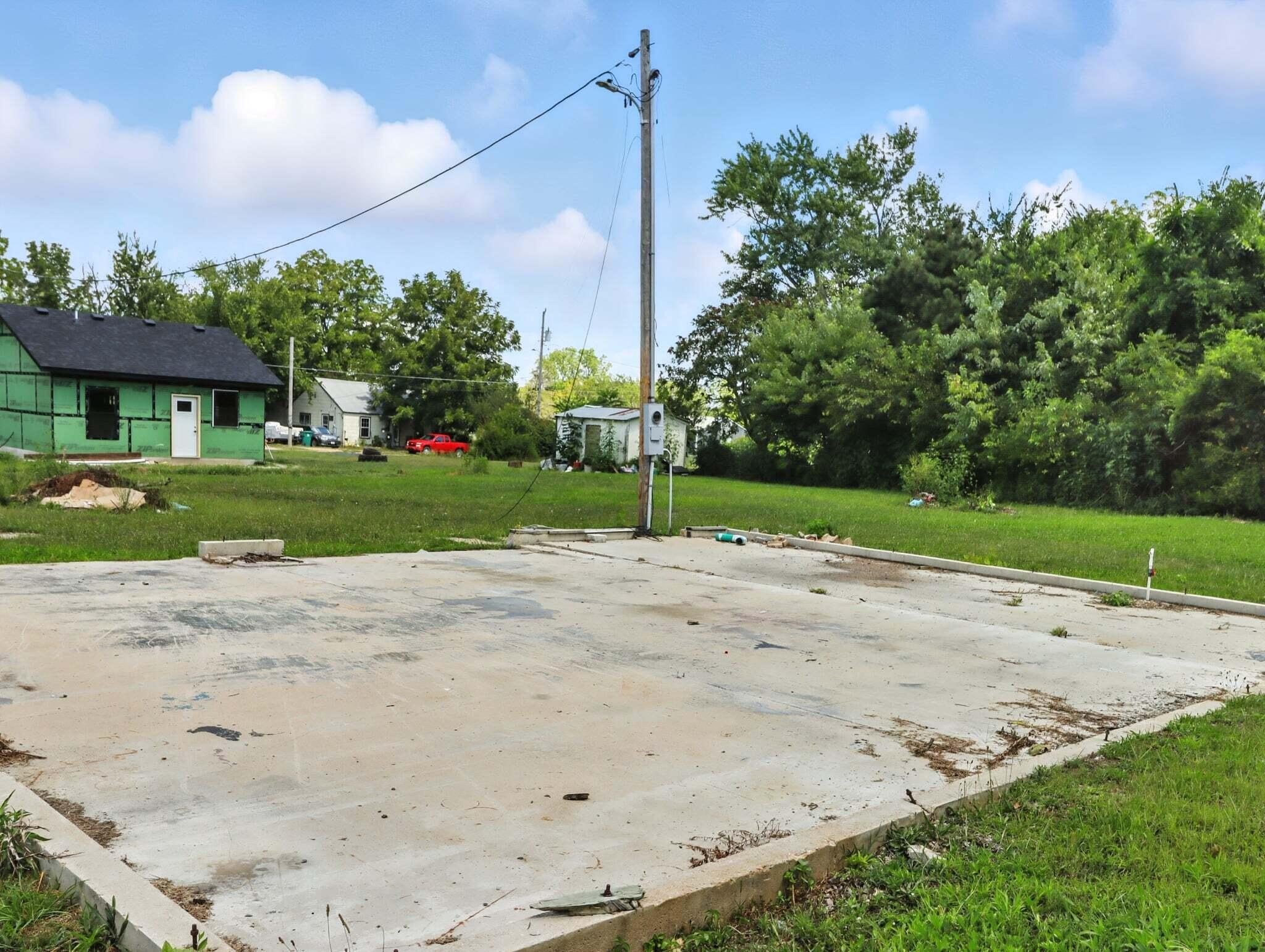 Level Lot in Mountain Grove