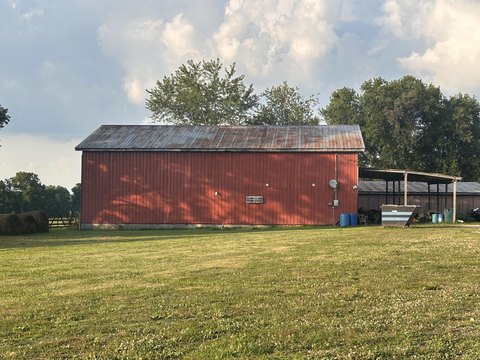 Versatile Auction Barn on 0.92 Acres