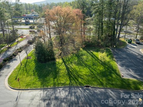 Commercial Opportunity in Straus Park