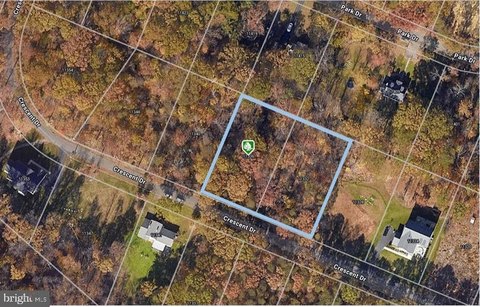 Fairfax Acre Lot, Woodson Pyramid