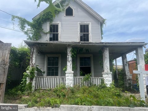 Versatile Lot in Woodridge Neighborhood