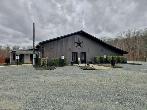 Rustic Venue with Indoor/Outdoor Space