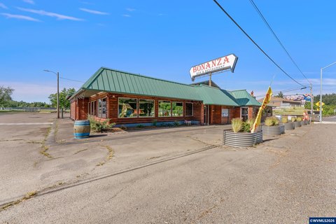 Restaurant and Bar with Highway Frontage