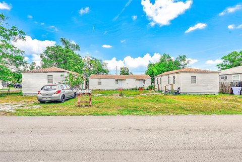 Triplex with Updated Roofs