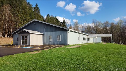 Versatile Commercial/Industrial Building in Salamanca