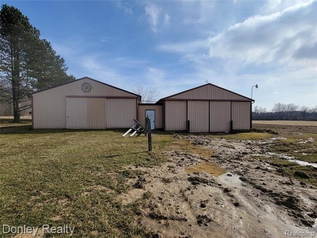 Land with Pole Barns