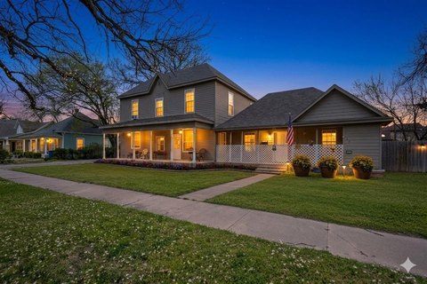 Income-Generating Triplex Near Downtown