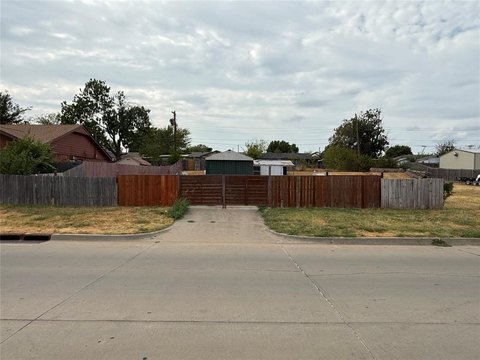 Land, Moore, OK
