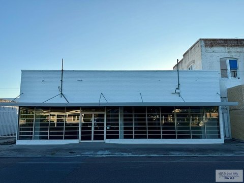 Retail Showroom with Warehouse