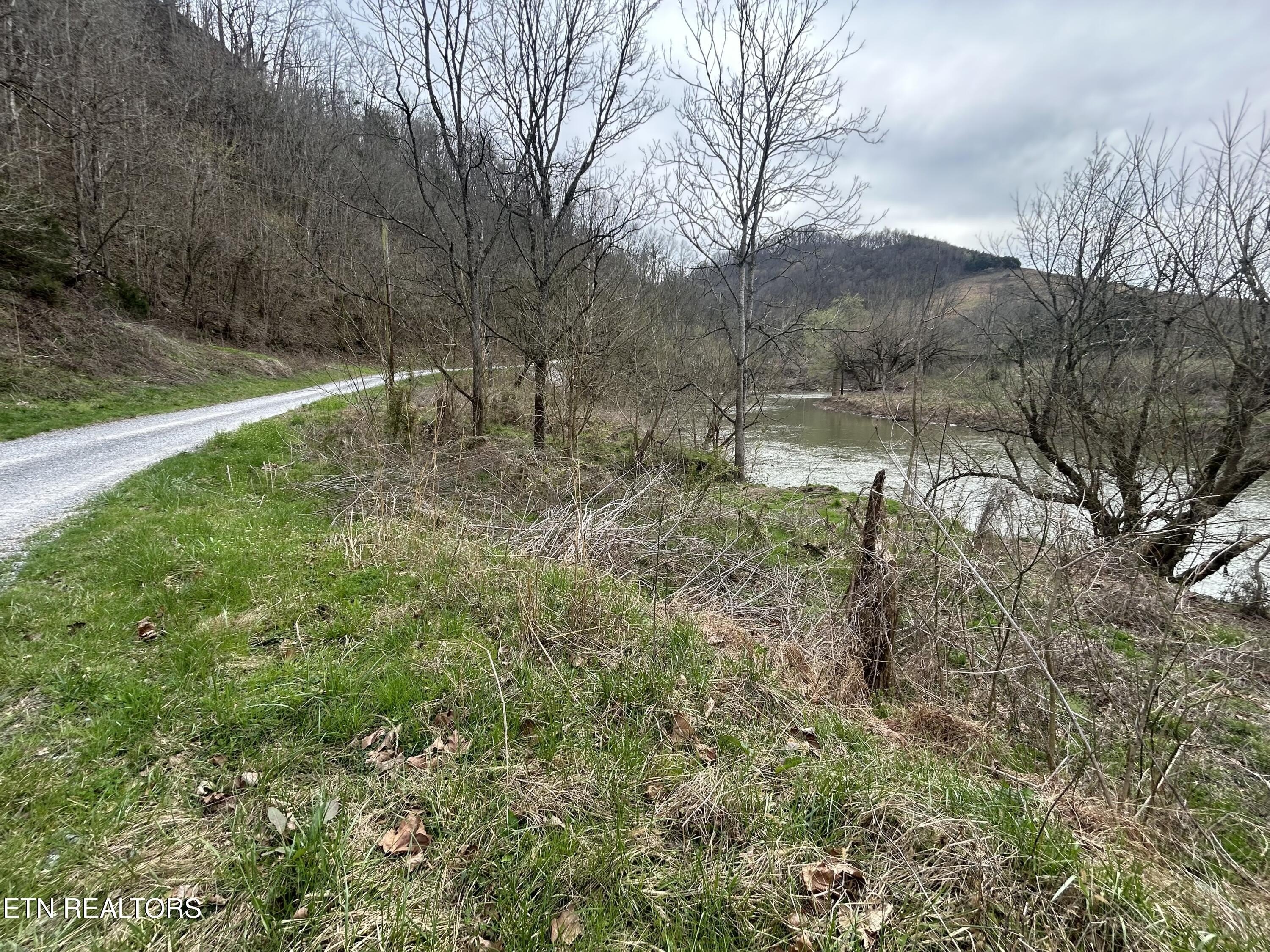 Sneedville TN Riverfront Land