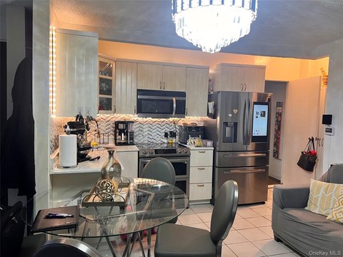 Mixed-Use Property in Saint Albans