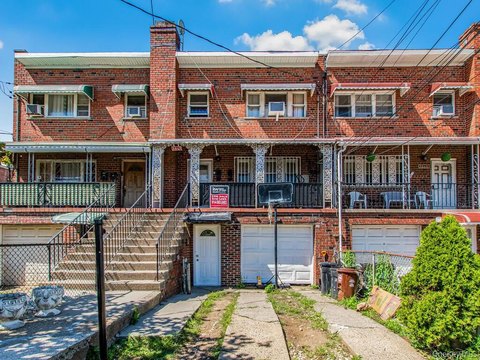 Two-Family Home in Wakefield, Bronx