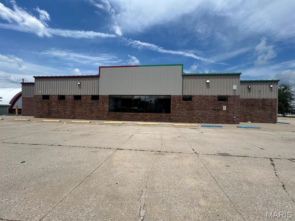 109 Clark St, La Plata, MO 63549