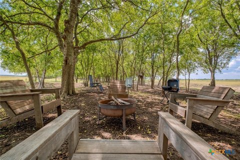 Unrestricted Land Near I-35