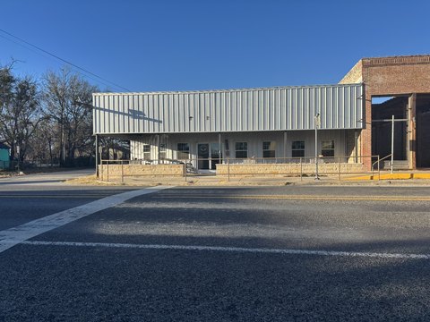 Corner Restaurant Building with Flexible Layout