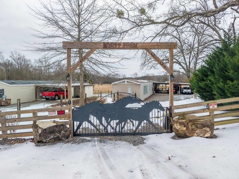 Versatile Estate: Multi-Family & Equestrian