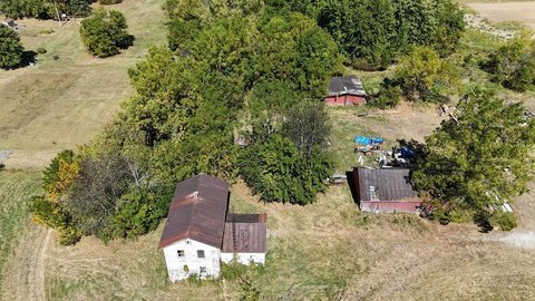 Land with Barns in Galion