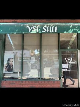 Retail Space in Great Neck