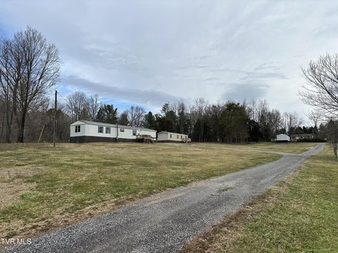 Remodeled Mobile Homes on Spacious Lot