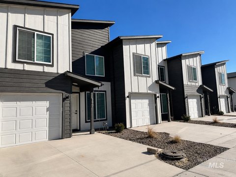 New 4-Plex with Private Patios
