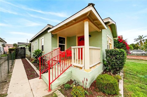 Remodeled Duplex Near USC, BMO