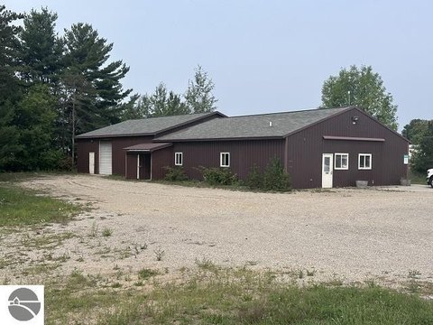 Clean Manufacturing Building with 12' Door