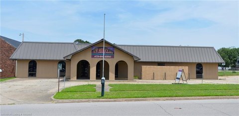 Subdividable Commercial Building