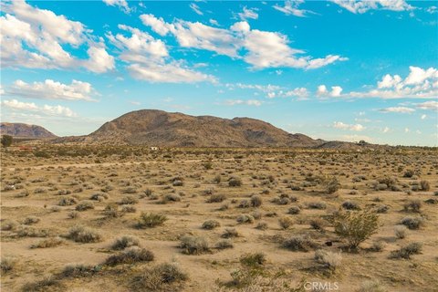 Spacious Landers Parcel with Views
