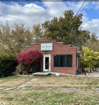 Charming Brick Commercial Building in Albia