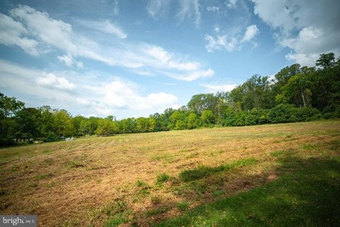 LAND - GLENMOORE, PA