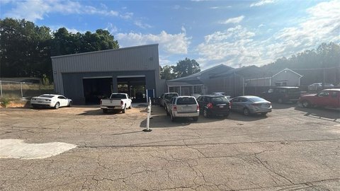 Buford Auto-Service Facility For Rent