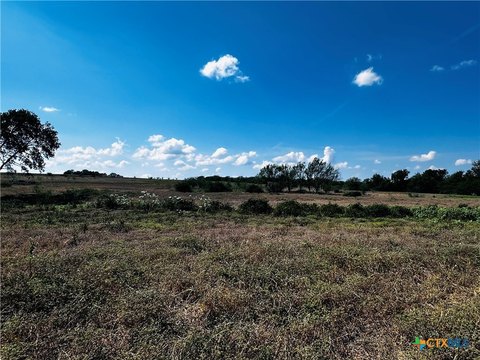 Unrestricted Acreage Near Yoakum, Texas