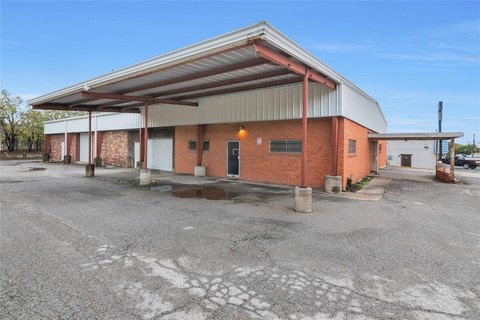 Renovated Flex Space For Lease