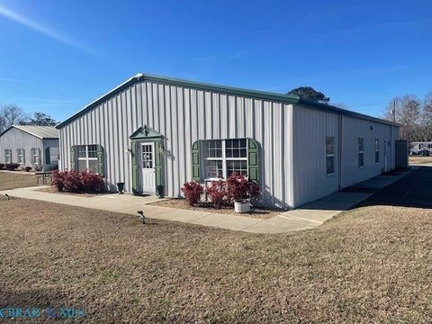 Spacious Multi-Purpose Building For Lease